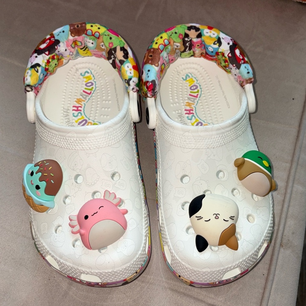 CROCS Squishmallows x Classic Clog 'Squish Squad' 2024 Kelly toys. New. 
Women 6